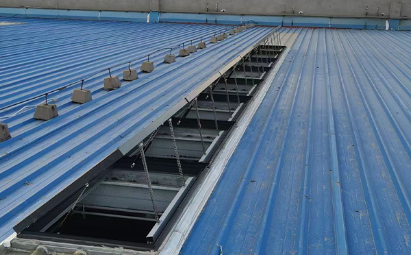 某城市大型商业综合体中庭疏勒排烟窗工程