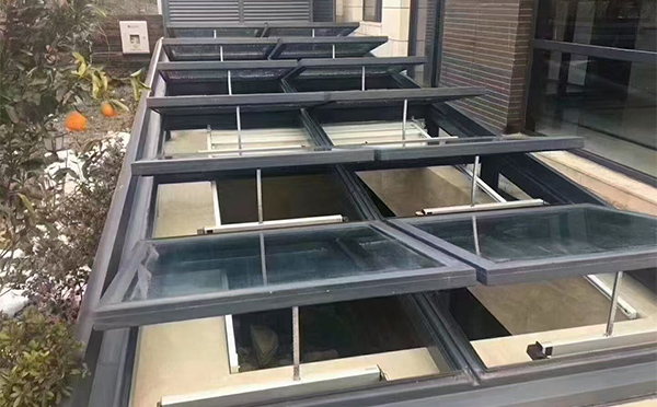 某轨道交通车辆维修车间疏勒排烟窗应用