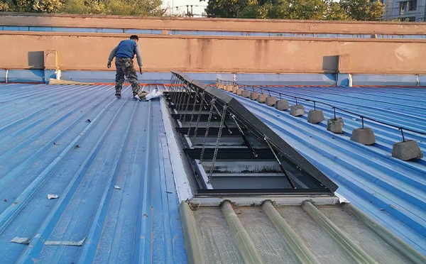 某区域性物流仓储中心疏勒排烟窗系统安装项目